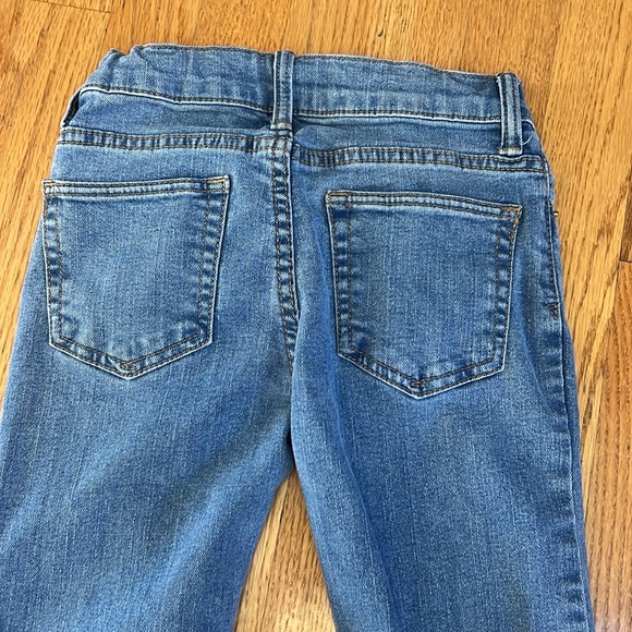Gap Straight Legged Light Wash Jean - Picture 6 of 11
